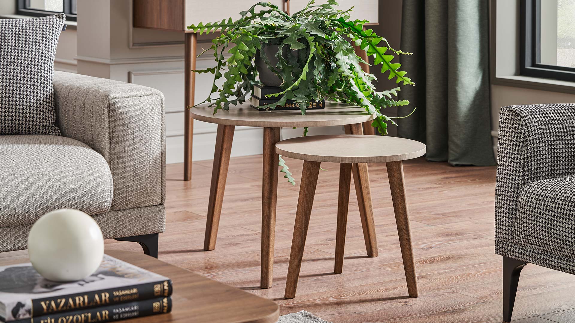 Nova Nesting Table